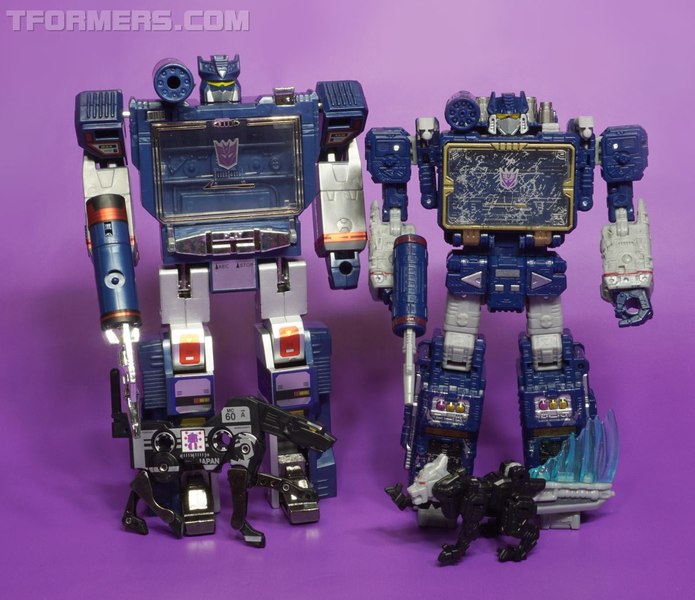 War For Cybertron Siege Soundwave Voyager Figure  (32 of 55)